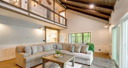 Resort Perks & Game Room! Group Escape in Deep Gap