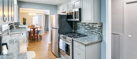House (4 Bedrooms) | Interior