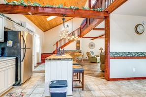 Interior - 2 Mi to Lake Champlain! 4 Riverfront Cabins (Peru)