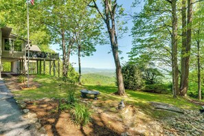 A house with a balcony overlooking a forested area. - Mtn-view Hilltop Home, 5 Mi to Hendersonville (Hendersonville)