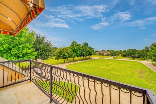Red Oak Group Getaway w/ Yard + Patio