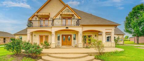 House (5 Bedrooms) | Front of property