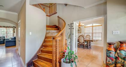Red Oak Group Getaway w/ Yard + Patio