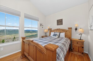 Internet, bed sheets - Ideal family rental, pet friendly, private hot tub and views (Granby)