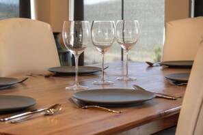 Dining - Ideal family rental, pet friendly, private hot tub and views (Granby)