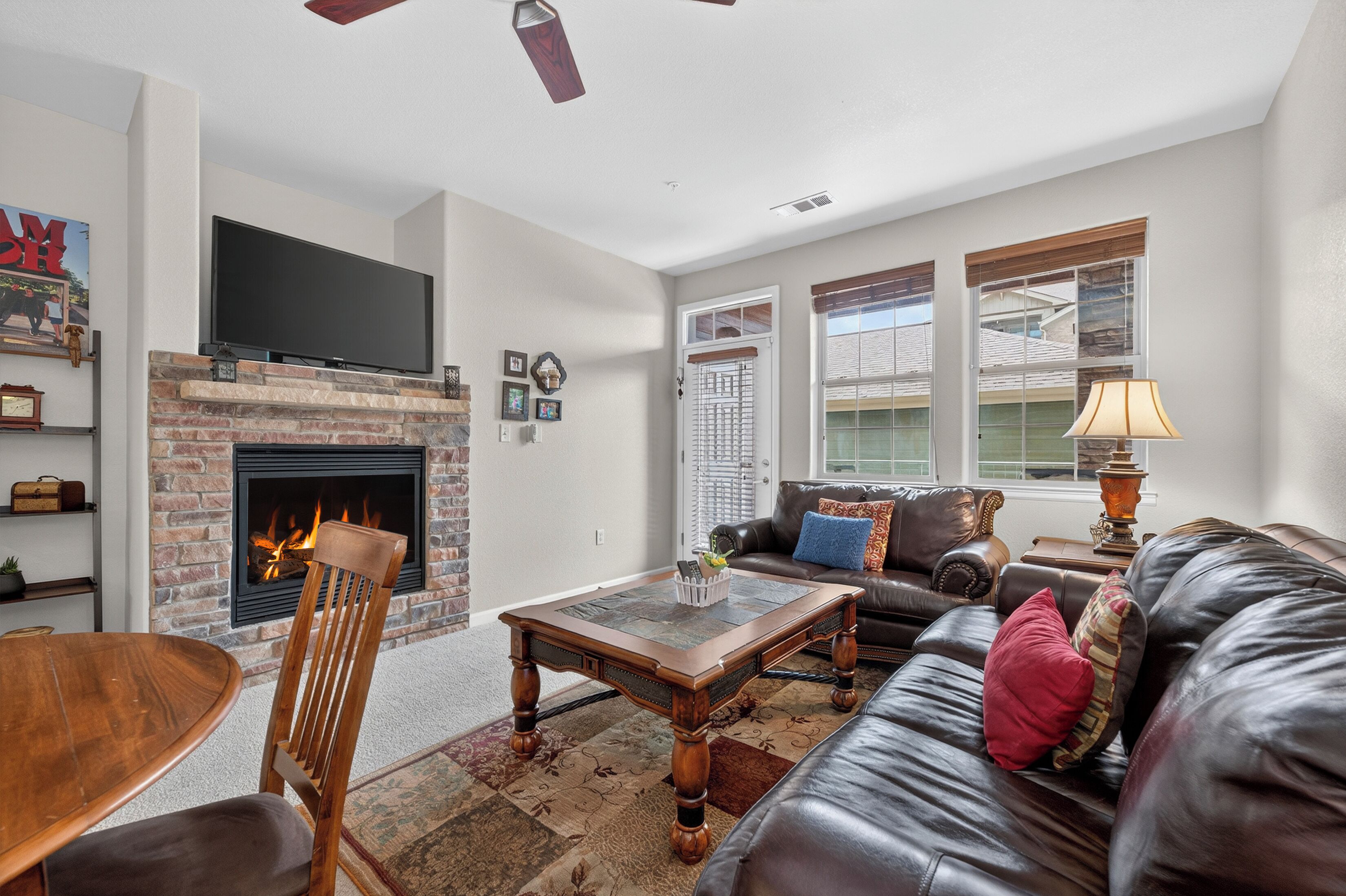 TV, fireplace