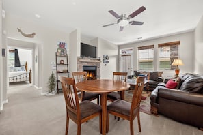 Dining - Spacious 1 bed, ground floor, private patio (Granby)