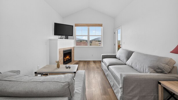 Fernseher, Kamin