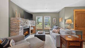 TV, fireplace