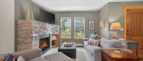 TV, fireplace