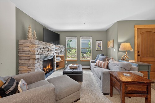 Eagle Ridge on the Summit #20 Pet friendly private deck heated garage parking