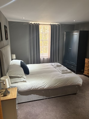 Apartment | Desk, laptop workspace, iron/ironing board, free WiFi - Mitre  (Knaresborough)
