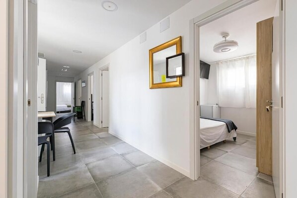 Desk, laptop workspace, free WiFi - Coliving San Esteban (Murcia)