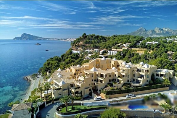 Exterior - An exclusive retreat with views and a year-round pool (Altea)