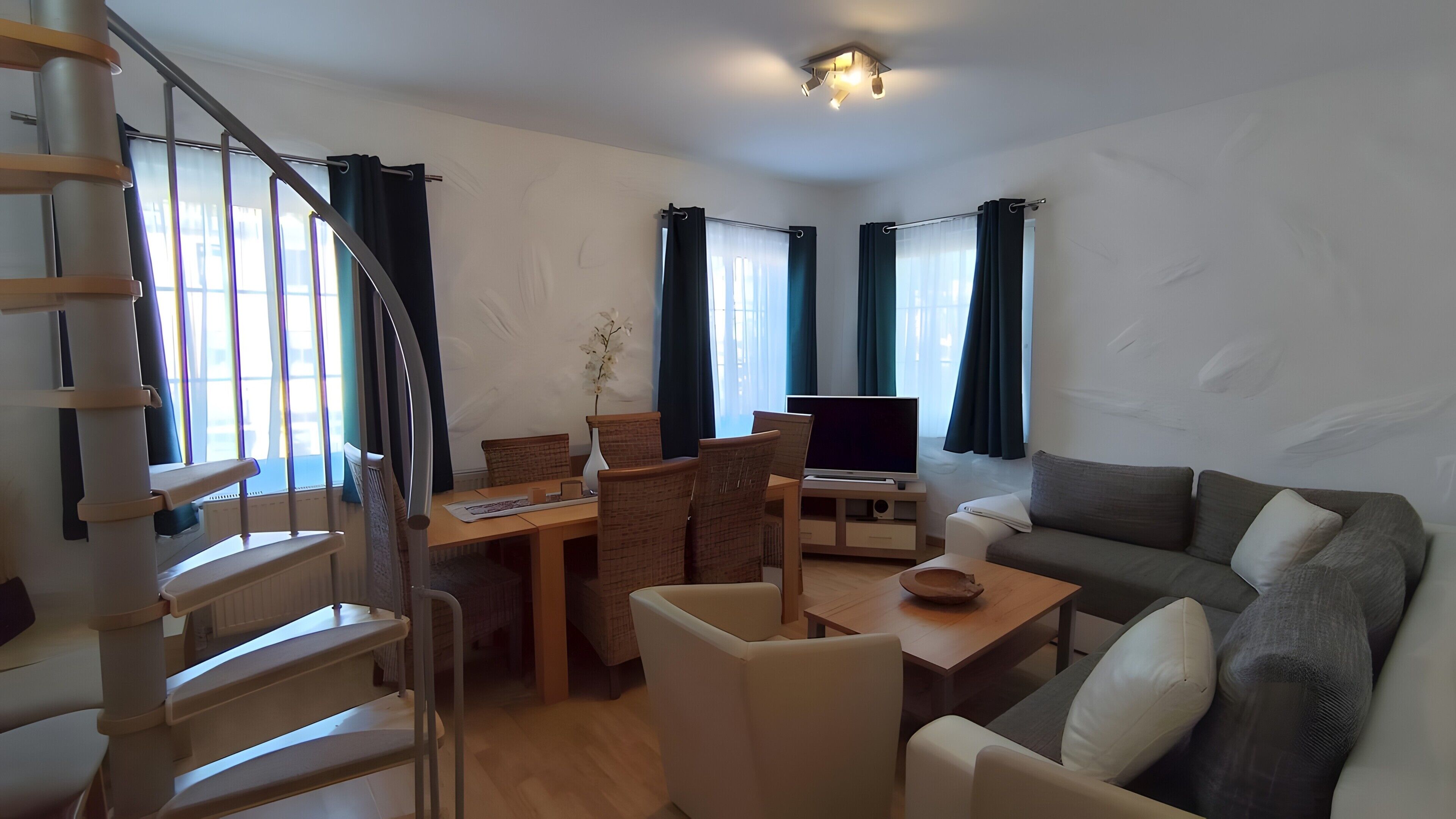 Fernseher, DVD-Player, Stereoanlage