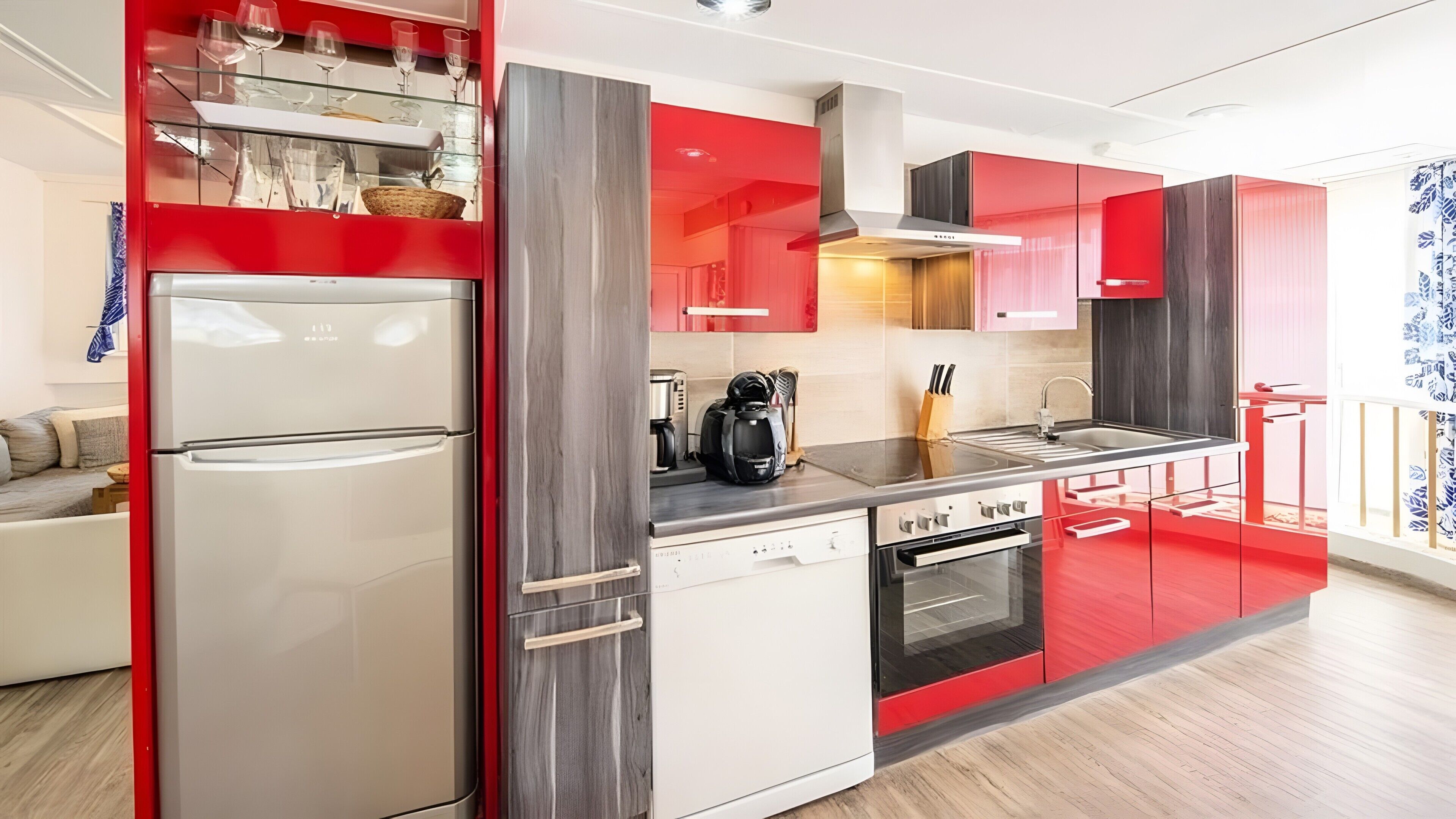 Kühlschrank, Mikrowelle, Ofen, Herdplatte