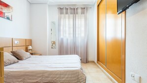2 bedrooms, WiFi, bed sheets - Apartment 'Frontal Jardines Del Mar 2' with Sea View, Wi-Fi and Air Conditioning (Torre de la Sal)