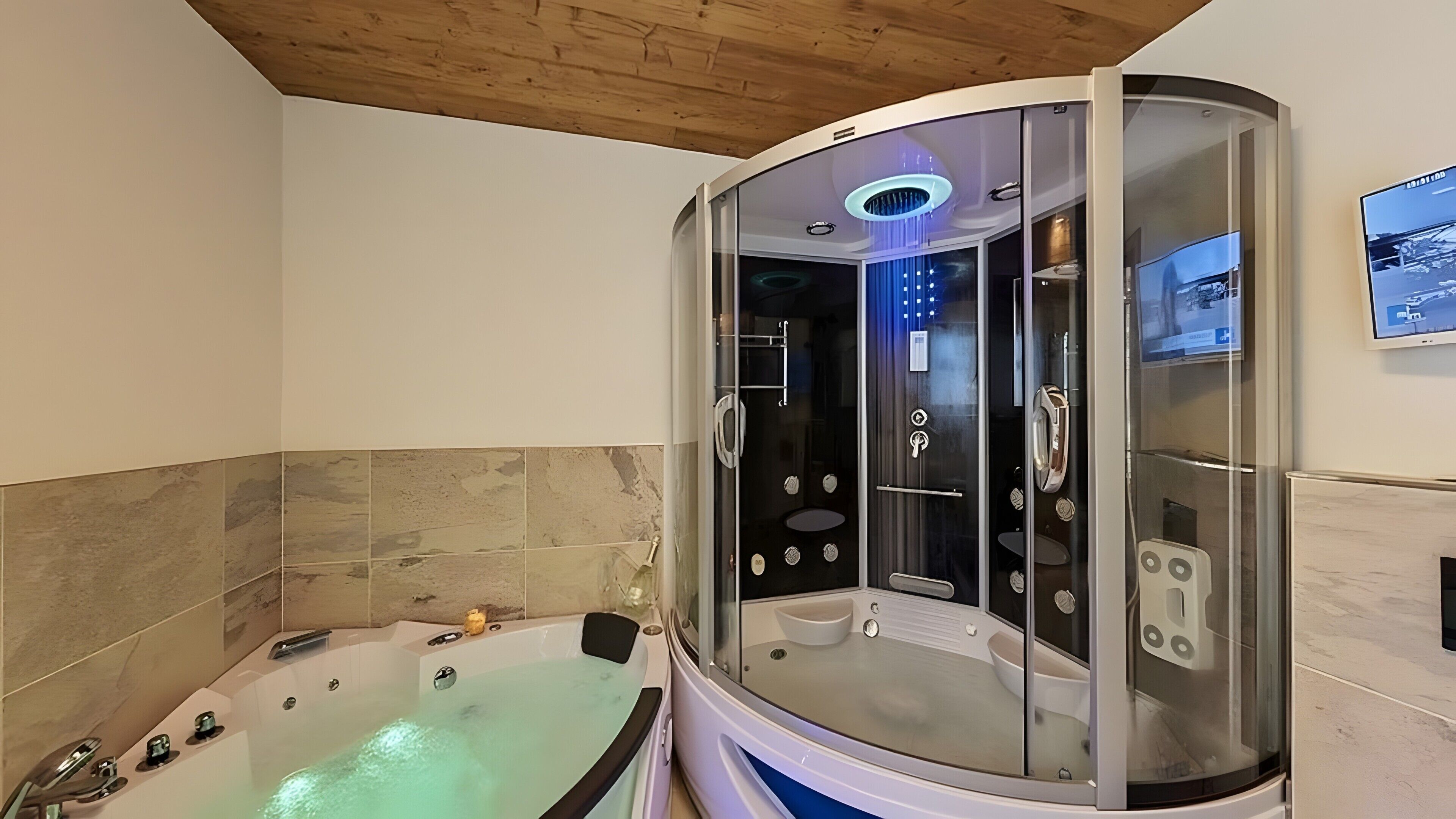 Dusche, Haartrockner, Handtücher