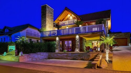 Luxury Apartment Chalet Near the Lake in Schalkenmehren – Up to 5 Guests (90 m²)
