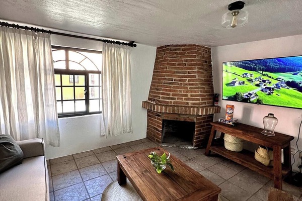 En el sitio,Alrededores,Area de estar,Área para café / té,Área y comodidades,Dia,Hora del día,TV y multimedia,Ubicación,Vista del Jardín,Zona TV/salón compartidos