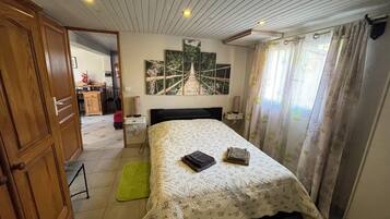 3 quartos, ferros/tábuas de passar roupa, Wi-Fi, roupa de cama