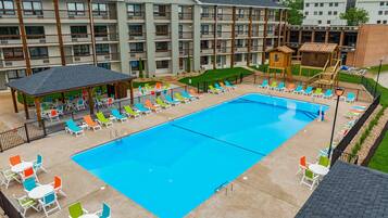 Condo, 2 chambres | Piscine