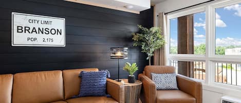 Condo, 2 habitaciones | Área de sala de estar