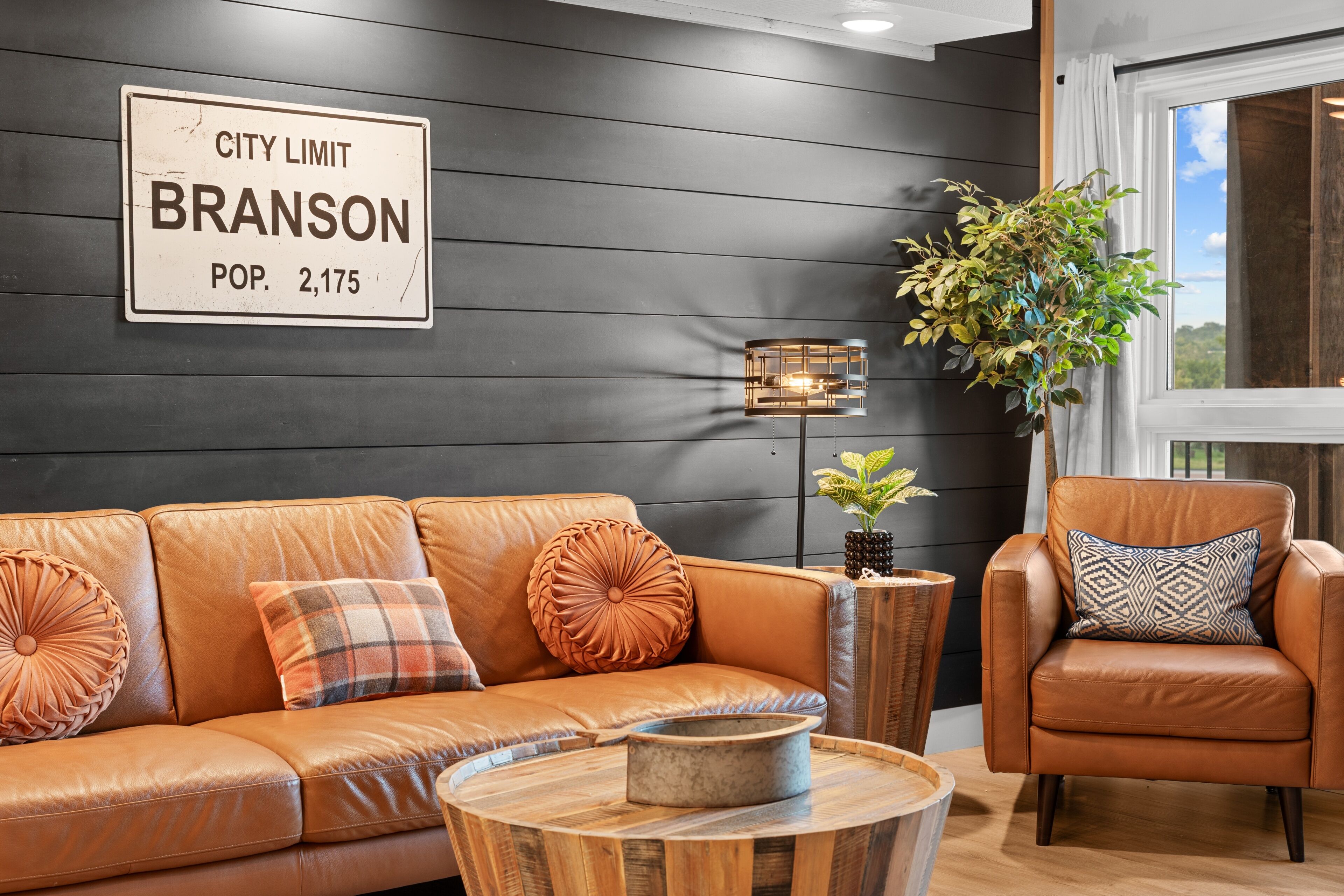 Condo, 2 Bedrooms | Living area