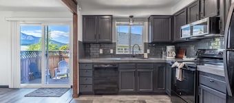 Tails & Trails 3 Bedroom Home