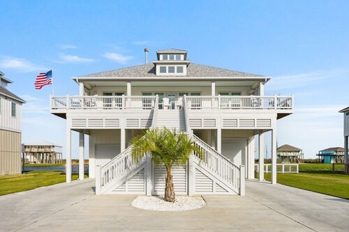 Wave On Wave 4 Bedroom Home