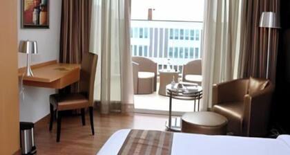 Hotel Lineage