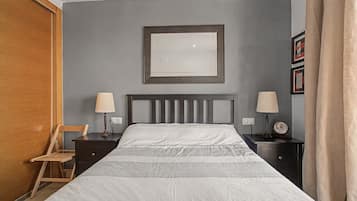 2 bedrooms, iron/ironing board, WiFi, bed sheets