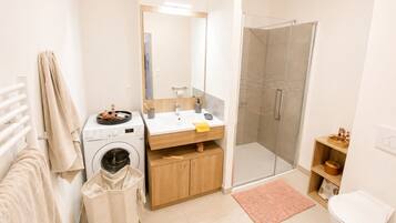 Standard Studio | Bathroom