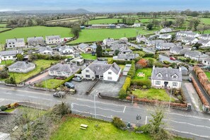 A residential area with houses, roads, and green fields. - Hirdre -  a self catering cottage that sleeps 6 guests in 4 bedrooms (Pwllheli)