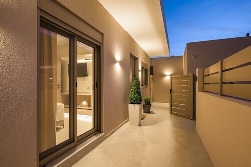 MS Beach Luxury Homes - Manolis