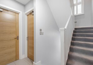 Superior Apartment, Private Bathroom | Interior - Blue Door Stay - 5 Bedroom Apartment in London, UK (London)