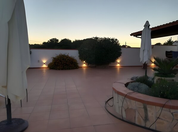 Terrace/patio - Villa Clelia in Salento for 12 guests near the sea (San Pietro in Bevagna)