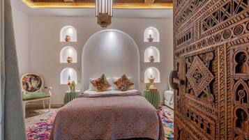 Deluxe Double Room | In-room safe, WiFi (free)