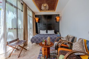 خزنة داخل الغرفة وواي فاي مجانًا