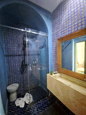 Superior Room, Garden View | Bathroom | Separate bathtub and shower, hair dryer, towels, soap - Riad Jil & Spa Marrakech  (Marrakech)