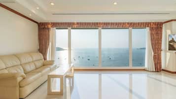 Appartamento, balcone, vista mare | Area soggiorno