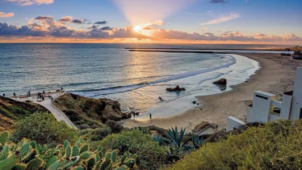 Unclassified image, 1 of 23, button - Walk to Beach,Shops and Restaurants,Beach Cottage! (Newport Beach)