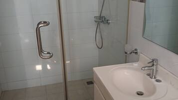 Apartment | Bathroom