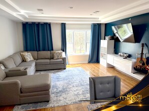 Smart TV - Modern 3BR Home Near NYC, Newark Airport & MetLife Stadium (Elizabeth)