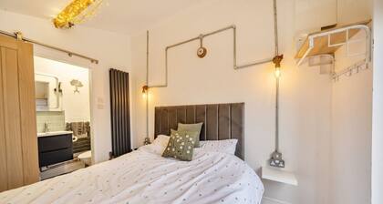 Cosy Tiny Home for 2 with Garden · Walk to Filey Beach