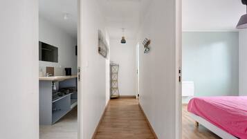 4 slaapkamers, een strijkplank/strijkijzer, wifi, beddengoed