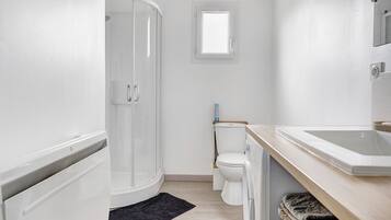 Shower, towels