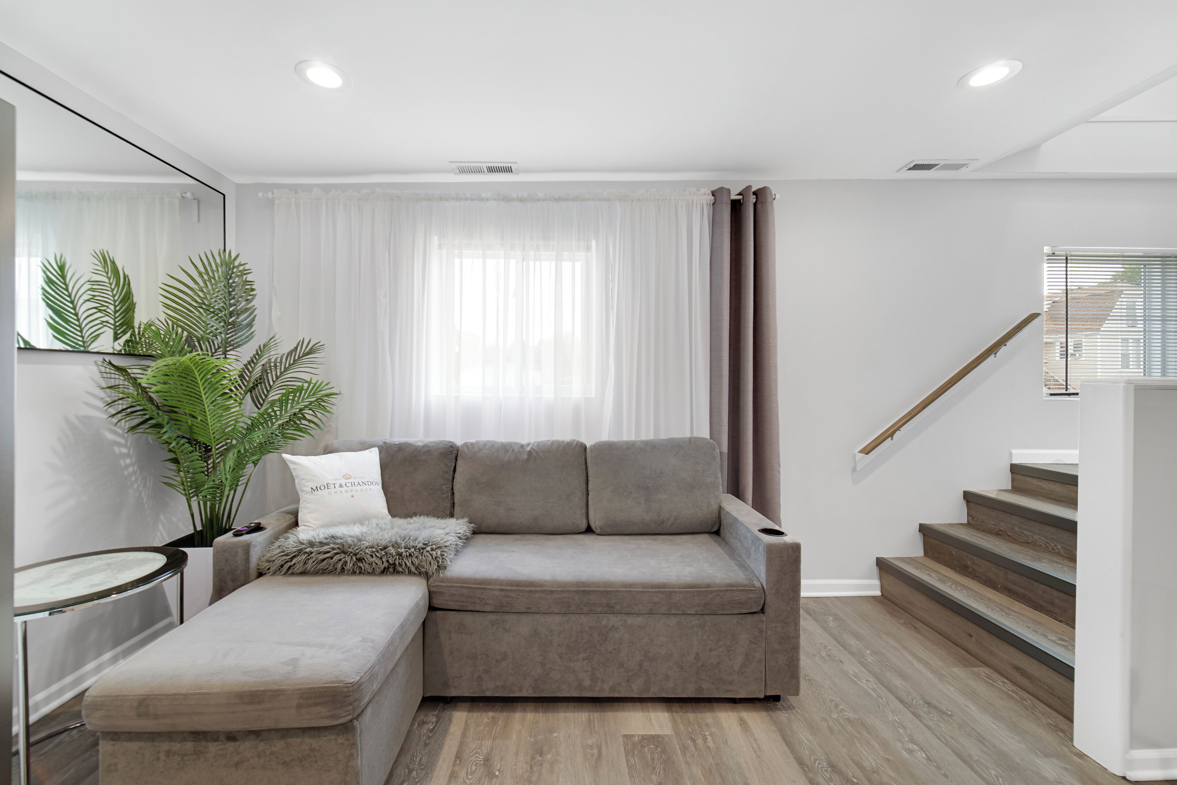 Bright & Modern 2-story Near Northwestern - Evanston, IL