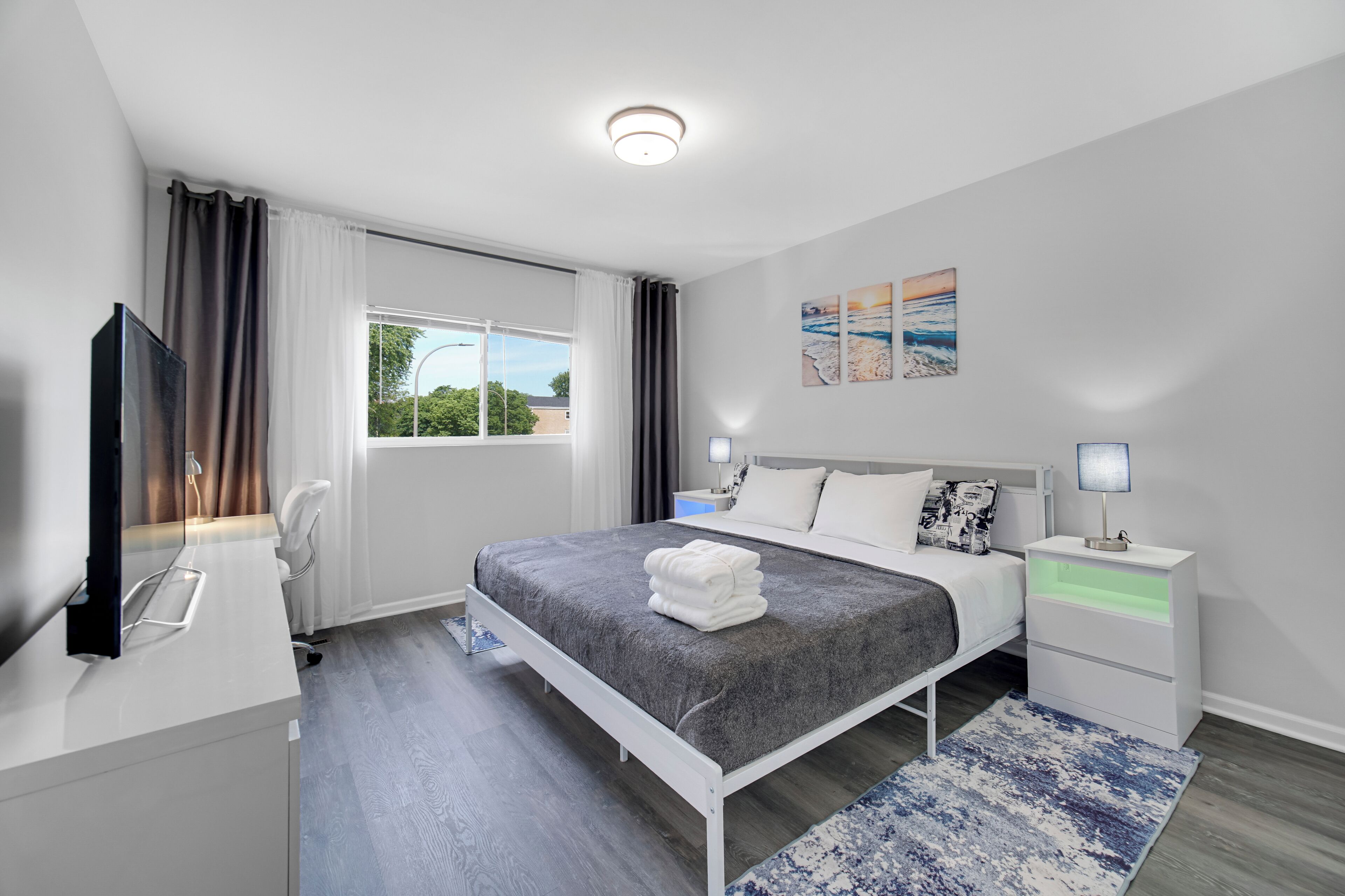2 bedrooms, in-room safe, desk, iron/ironing board