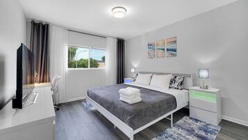2 bedrooms, in-room safe, desk, iron/ironing board
